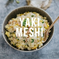 Японский жареный рис Якимэси