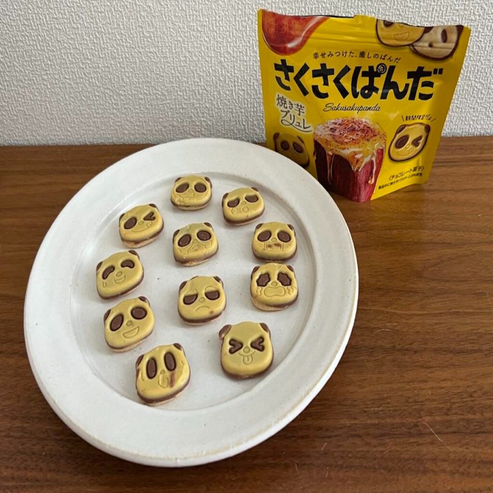 Печенье Пандочки в молочном шоколаде со вкусом крем-брюле из фиолетового батата Kabaya Saku Panda, 47 г, Япония