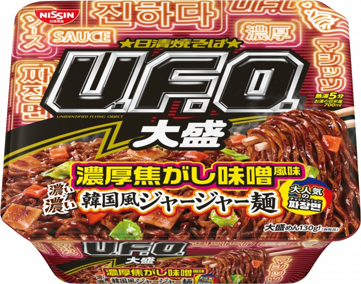 Чачжанмён из толстой жареной лапши с мисо, обжаренным луком и овощным соусом Чачжан в корейском стиле УФО UFO Nissin, лимитированная серия, 164 г, Япония