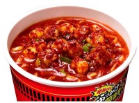 Лапша Ниссин бп с жареным перцем чили, корейской капустой кимчи, чесноком и бульоном мисо Nissin Foods, 82 г, Япония