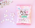 Маршмеллоу со вкусом лате из листьев сакуры в виде лепестков Sakurairo Marshmallow EIWA (зефир для украшения десертов и напитков), лимитированная серия, 65 г, Япония