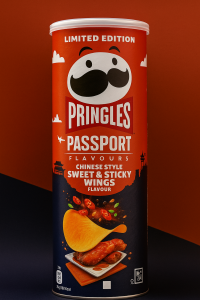 Чипсы Принглс Pringles по-китайски со вкусом хрустящих куриных крылышек в остро-сладком соусе, Chinese Style Sweet&Sticky Wings, 165г